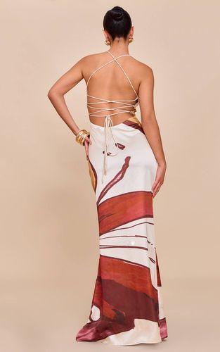 Robe Longue En Satin Avec Nœud Au Dos | Taille 42 - PrettyLittleThing - Modalova