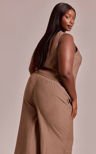 Brown Ensemble Coordonné Grande Taille Haut Rayé À Nouer Devant | Taille 44 - PrettyLittleThing - Modalova