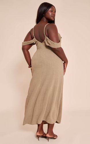 Khaki Robe Longue Grande Taille À Texture Avec Bretelles Et Détails Drapés | Taille 44 - PrettyLittleThing - Modalova