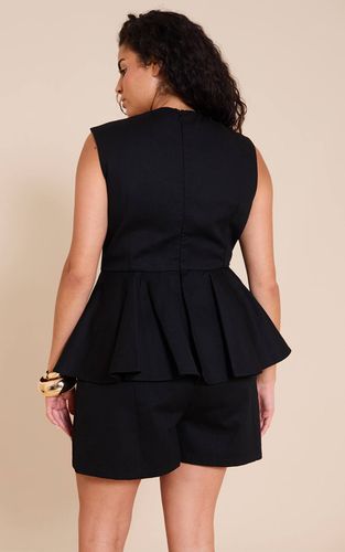 Black Combi-short Grande Taille En Coton À Basque Plissée | Taille 56 - PrettyLittleThing - Modalova