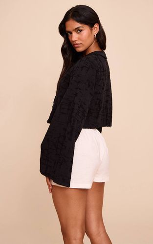 Black Chemise Texturée Légère En Tissu Tissé Avec Nœud Devant | Taille 34 - PrettyLittleThing - Modalova
