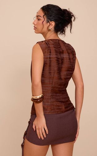 Brown Haut À Col Bénitier En Satin Mat À Rayures | Taille 32 - PrettyLittleThing - Modalova