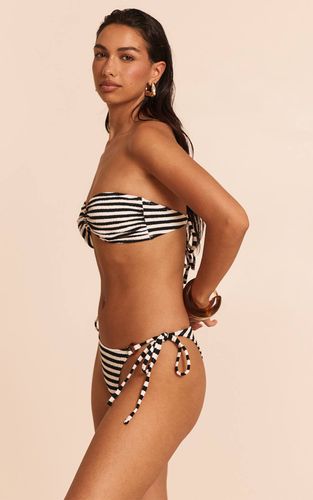 Black Haut De Bikini Bandeau À Rayures Texturées | Taille 32 - PrettyLittleThing - Modalova