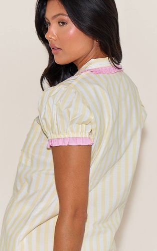 Lemon Ensemble Pyjama Short À Rayures Avec Col À Volant Et Nœuds Devant | Taille Medium - PrettyLittleThing - Modalova