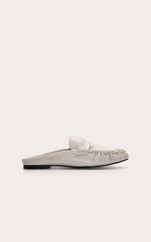 Cream Mule Mocassin À Bout Rond Froncé | Taille 38 - PrettyLittleThing - Modalova