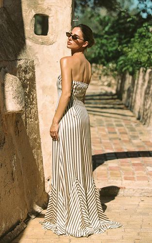 Olive Robe Maxi Bandeau Satinée À Rayures | Taille 42 - PrettyLittleThing - Modalova