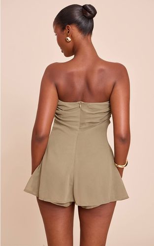 Olive Combinaison-short Bustier À Détails Bordure Mousseline | Taille 32 - PrettyLittleThing - Modalova