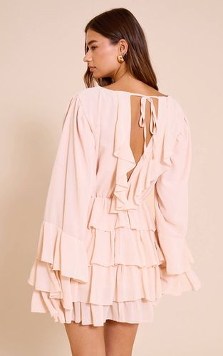 Blush Robe Droite À Col Bateau Dos Nu Avec Détails À Volants | Taille 32 - PrettyLittleThing - Modalova