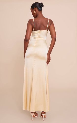 Lemon Robe Longue Satinée À Fines Bretelles | Taille 42 - PrettyLittleThing - Modalova