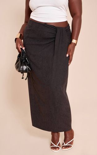 Black Jupe Longue Grande Taille Drapée Devant Effet Peau De Pêche | Taille 46 - PrettyLittleThing - Modalova