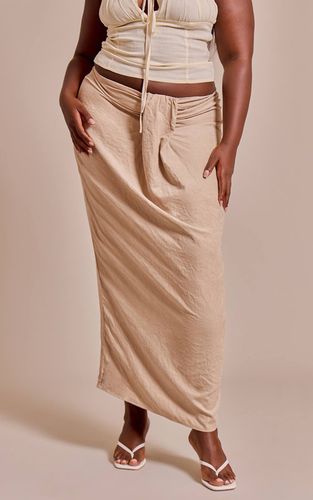 Jupe Longue Grande Taille Drapée Devant Effet Peau De Pêche | Taille 46 - PrettyLittleThing - Modalova