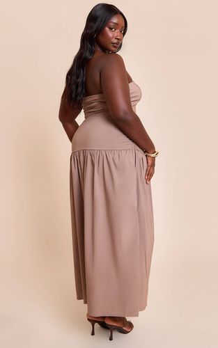 Robe Maxi Grande Taille À Bandeau Froncé En Tissu Extensible | Taille 52 - PrettyLittleThing - Modalova