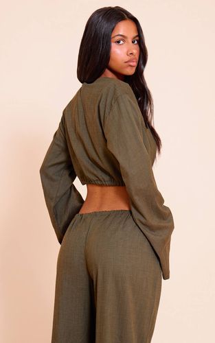 Olive Top Court Petite En Mélange De Lin Avec Nœud Devant | Taille 42 - PrettyLittleThing - Modalova