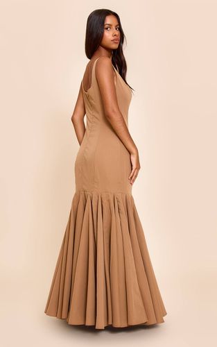 Robe Maxi À Volants Avec Détails De Coutures Petite | Taille 32 - PrettyLittleThing - Modalova