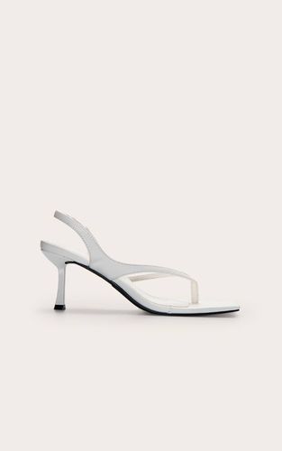 White Sandales À Talon Bout Carré Avec Bride Entre Les Orteils | Taille 41 - PrettyLittleThing - Modalova