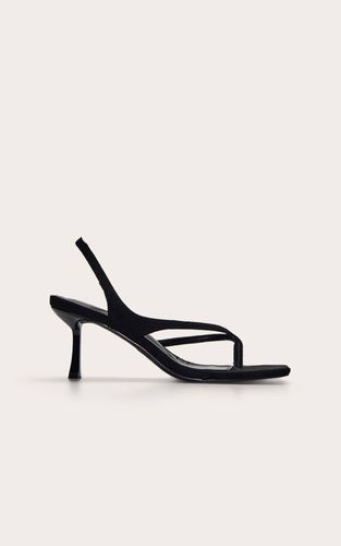 Black Sandales À Talon Bout Carré Avec Bride Entre Les Orteils | Taille 36 - PrettyLittleThing - Modalova