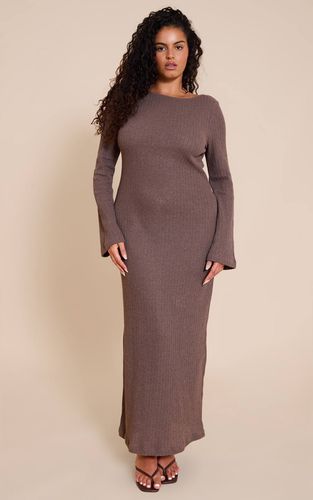 Robe Maxi Dos Nu À Col Bateau Et Manches Longues Texturée Grande Taille | Taille 46 - PrettyLittleThing - Modalova