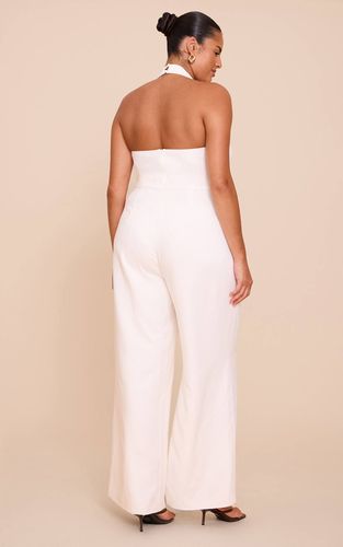 Cream Combinaison Grande Taille Premium Tissée Col Licou Jambe Droite | Taille 44 - PrettyLittleThing - Modalova