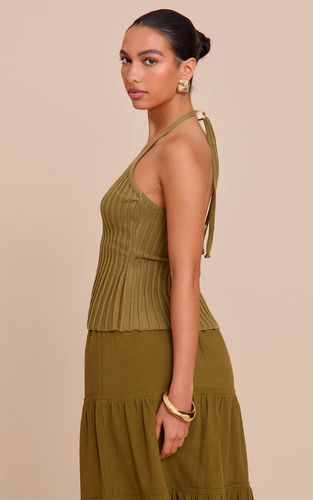 Olive Haut En Maille À Col Licou Avec Détails De Perles | Taille Large - PrettyLittleThing - Modalova