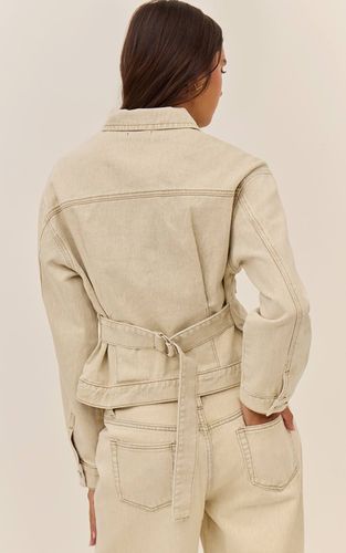 Stone Veste En Jean Plissée Avec Dos Cintré | Taille 42 - PrettyLittleThing - Modalova