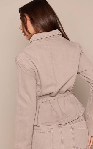 Stone Veste En Jean Courte Ceinturée À Patte De Boutonnage Dissimulée | Taille 42 - PrettyLittleThing - Modalova