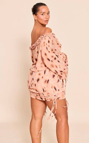 Stone Robe Courte Froncée À Volants Épaules Dénudées Imprimé Abstrait Shape | Taille 42 - PrettyLittleThing - Modalova
