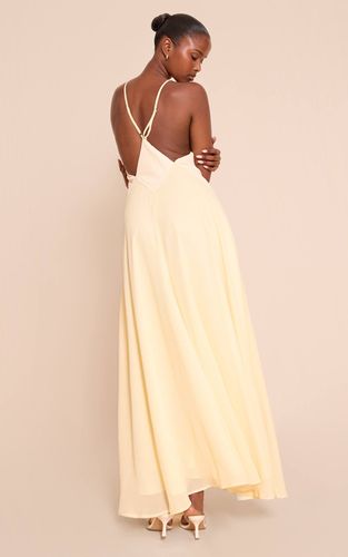 Lemon Robe Maxi Plongeante À Détails Texturés | Taille 36 - PrettyLittleThing - Modalova