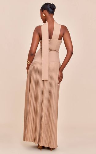 Robe Maxi Plissée Asymétrique En Tissu Tissé | Taille 36 - PrettyLittleThing - Modalova