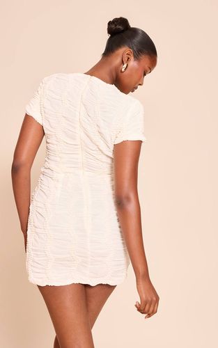 Cream Robe Mini Moulante À Ceinture Texturée | Taille 42 - PrettyLittleThing - Modalova