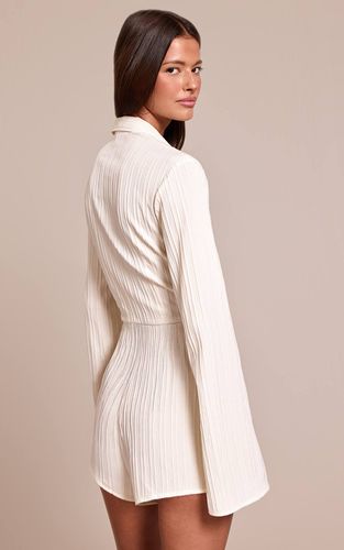 Cream Combinaison-short Texturée Boutonnée | Taille 42 - PrettyLittleThing - Modalova