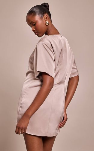Robe T-shirt En Satin | Taille 32 - PrettyLittleThing - Modalova