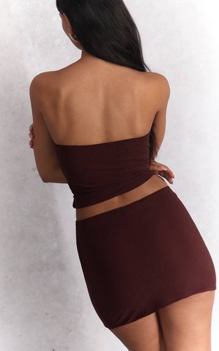 Brown Top Bandeau Chocolat Avec Détail Bordure Dorée | Taille 32 - PrettyLittleThing - Modalova