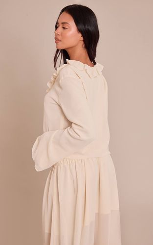 Cream Top À Manches Longues En Mousseline À Volants | Taille 42 - PrettyLittleThing - Modalova