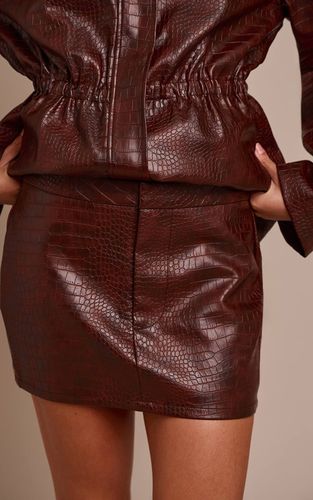 Brown Mini-jupe En Synthétiquecuir Effet Croco | Taille 32 - PrettyLittleThing - Modalova
