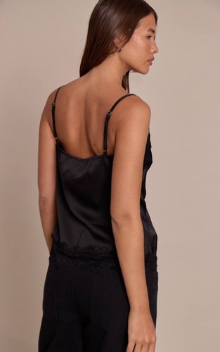 Black Top Caraco En Satin À Col V Avec Détails De Finition | Taille 42 - PrettyLittleThing - Modalova