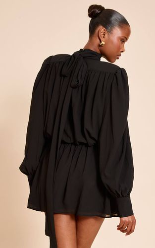 Black Robe Droite À Manches Longues En Mousseline Structurée | Taille 32 - PrettyLittleThing - Modalova