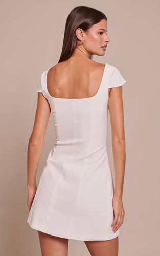 White Robe Droite Ajustée En Tissu Tissé Avec Détail Boutonné | Taille 42 - PrettyLittleThing - Modalova