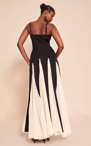 Black Robe Longue À Bretelles | Taille 42 - PrettyLittleThing - Modalova