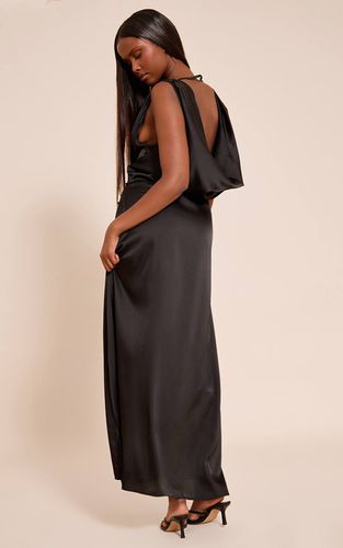 Black Robe Longue En Satin À Col Bénitier Extrême | Taille 42 - PrettyLittleThing - Modalova