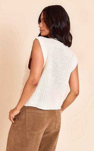 Cream Gilet Tricoté Petite Taille Détail Boutons Chocolat | Taille 32 - PrettyLittleThing - Modalova