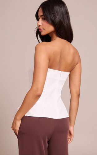White Haut Bandeau Asymétrique Petite Avec Détails De Finition | Taille 32 - PrettyLittleThing - Modalova