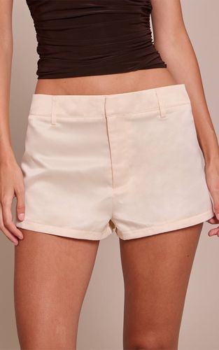 Cream Short Satiné Taille Mi-haute | Taille 42 - PrettyLittleThing - Modalova