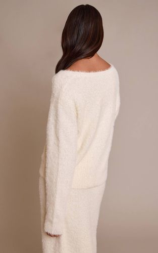 Cream Synthétiquell En Maille Duveteuse Col V Oversize | Taille XS - PrettyLittleThing - Modalova