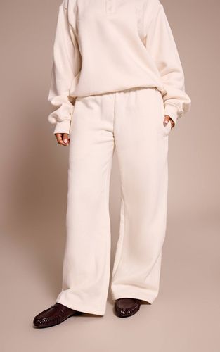Cream Pantalon De Jogging Droit Petite | Taille Large - PrettyLittleThing - Modalova