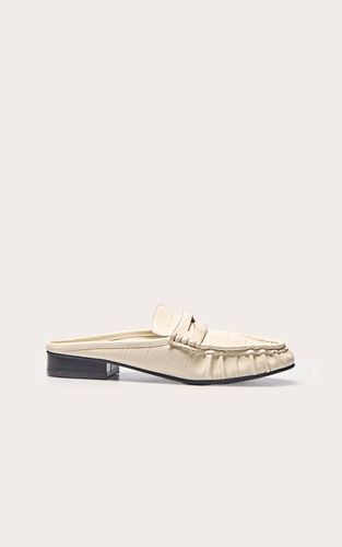 Cream Mocassin En Daim | Taille 38 - PrettyLittleThing - Modalova