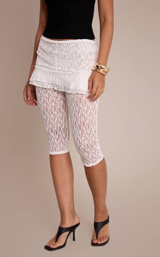 White Capri À Basque Avec Jupe En Dentelle | Taille 42 - PrettyLittleThing - Modalova