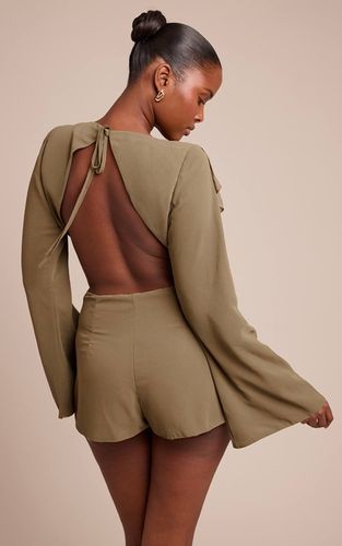Olive Combinaison-short Col V À Détails Volantés | Taille 42 - PrettyLittleThing - Modalova