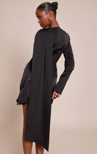 Black Robe Courte Satinée À Manches Longues Avec Détail Foulard | Taille 36 - PrettyLittleThing - Modalova