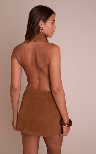 Robe Courte Droite Dos-nu En Daim | Taille 42 - PrettyLittleThing - Modalova