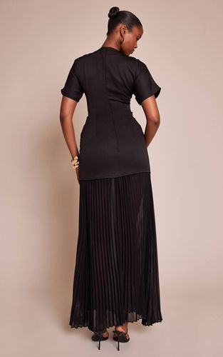 Black Robe Maxi Ajustée En Satin Chocolat Avec Nœud Dos Et Ourlet Plissé | Taille 32 - PrettyLittleThing - Modalova